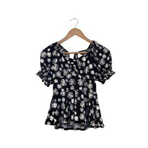 Black Daisy Print Short Sleeve Peplum Top With Keyhole Tie Back & Ruffle Detail